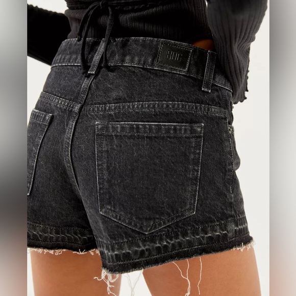 NWT URBAN OUTFITTERS SHORTS BDG Asymmetrical A-Line Cutoff Denim Short - Picture 5 of 6